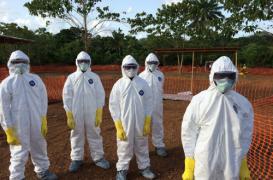 Ebola : polémique sur la mise en quarantaine des soignants